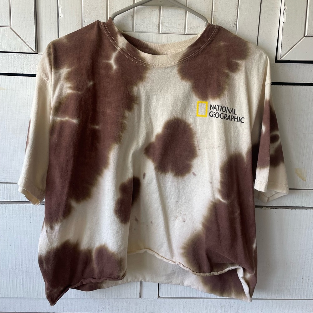National Geographic cropped t-shirt size large